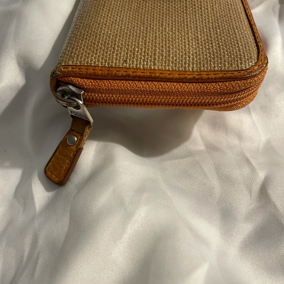 Fossil large wallet. Used and loved. Price reflects age. Comes with dust bag. - Picture 4 of 5